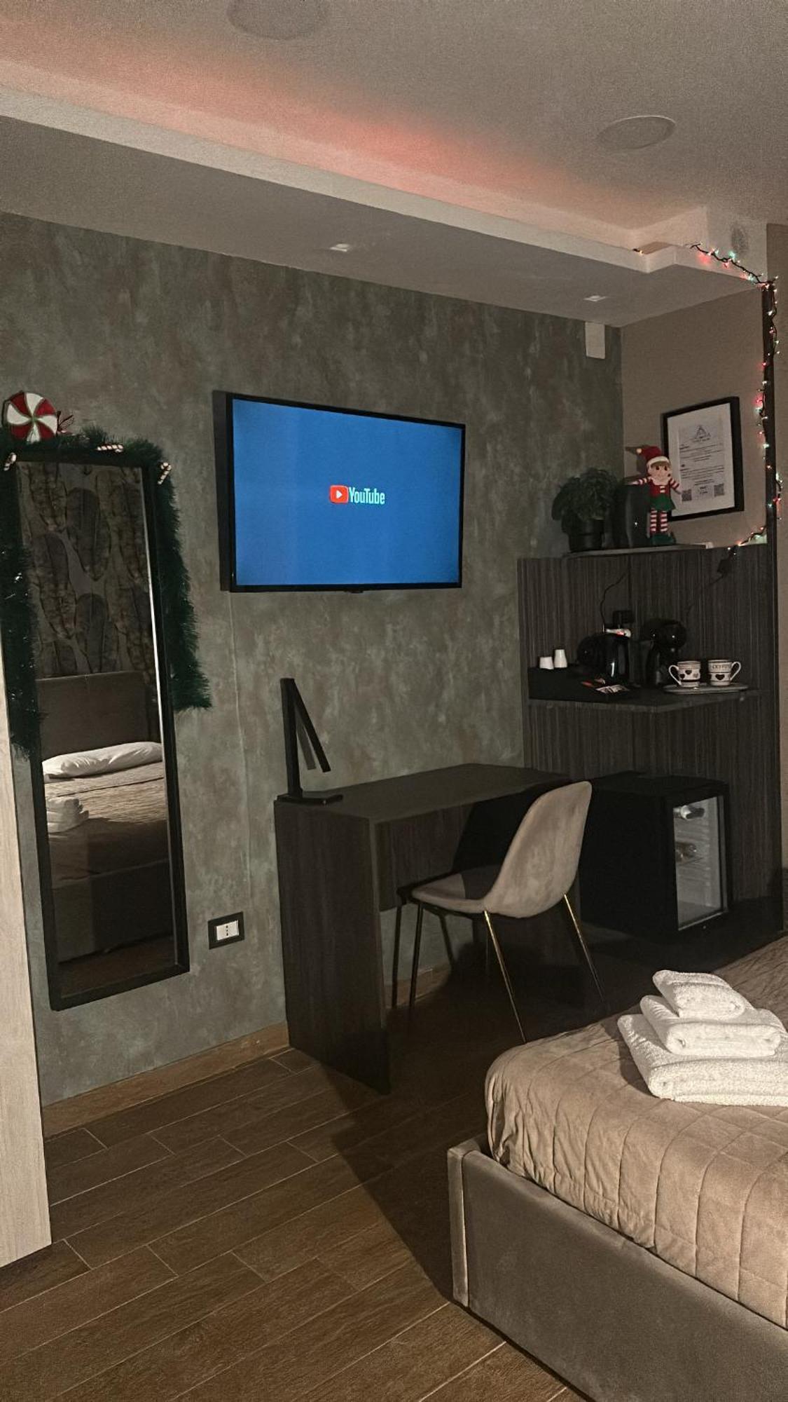 Chris Home Napoli Bagian luar foto